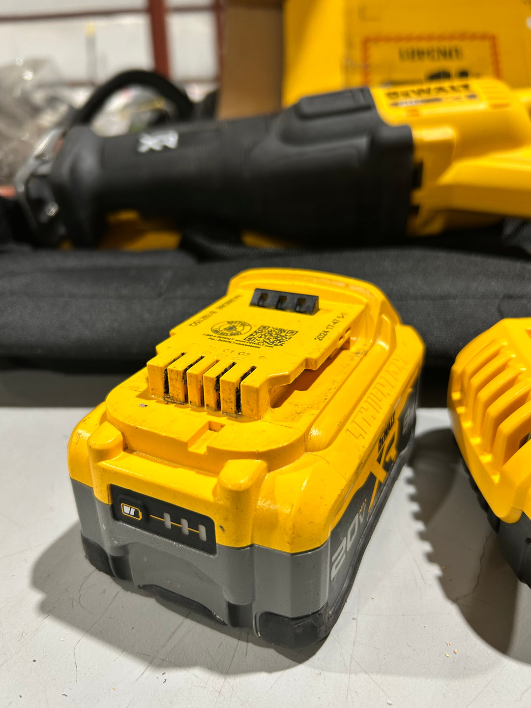DEWALT XR 20-volt Max Variable Speed Brushless Cordless Reciprocating Saw ( Battery Included and Charger Included ) (used)