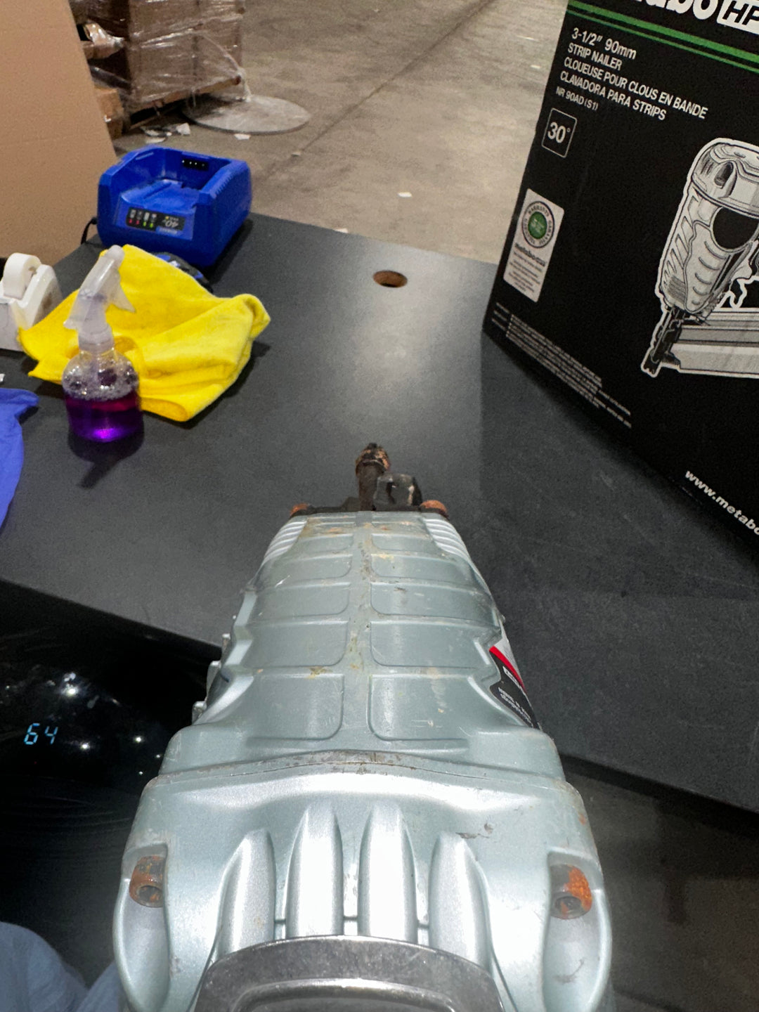 Clavadora neumática para armazones Metabo HPT de 3-1/2 pulgadas y 30 grados (usada)