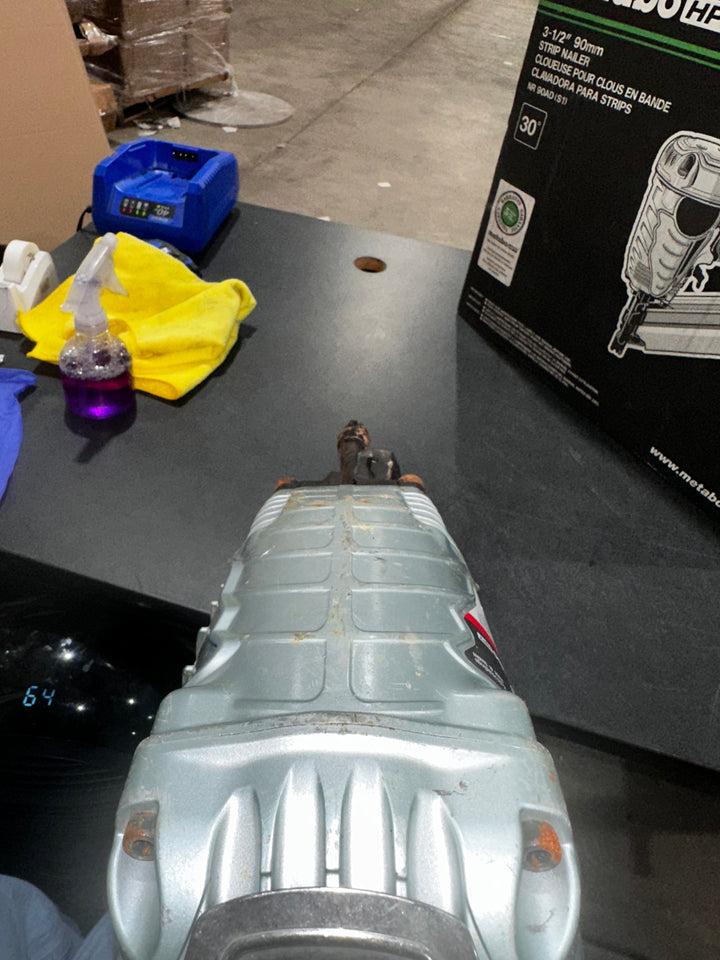 Clavadora neumática para armazones Metabo HPT de 3-1/2 pulgadas y 30 grados (usada)