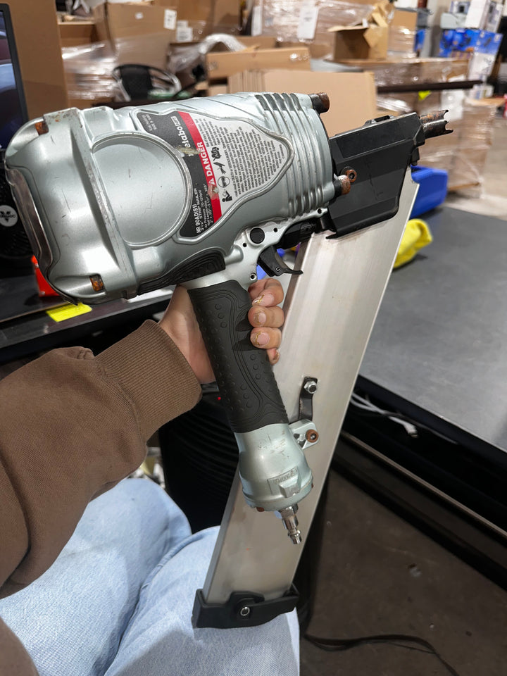 Clavadora neumática para armazones Metabo HPT de 3-1/2 pulgadas y 30 grados (usada)