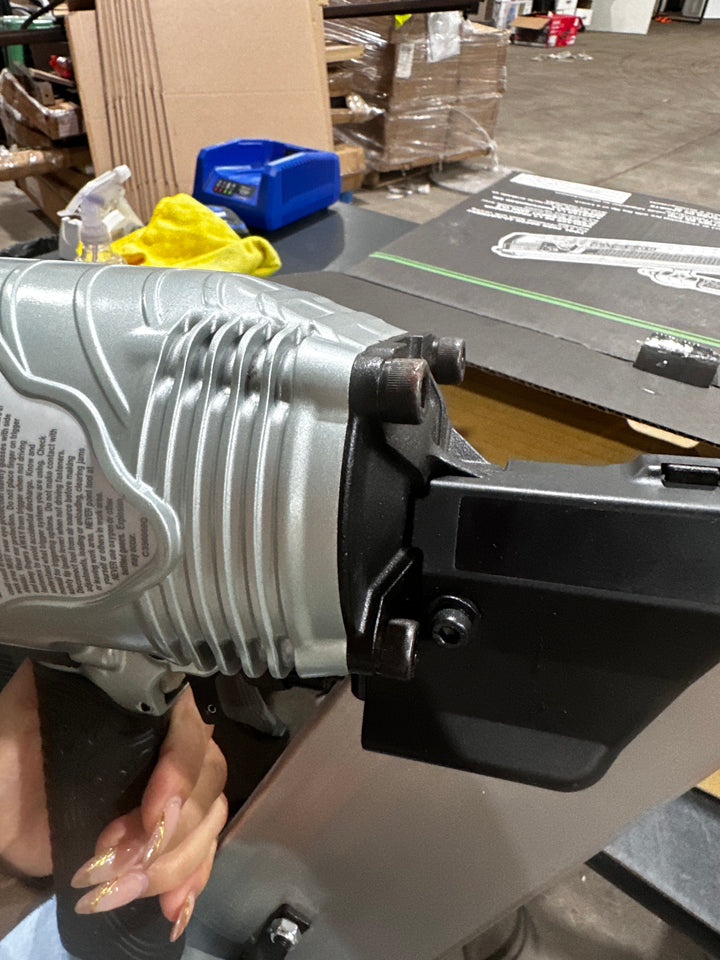 Clavadora neumática de cabeza redonda Metabo HPT de 3-1/2 pulgadas y 21 grados (usada)