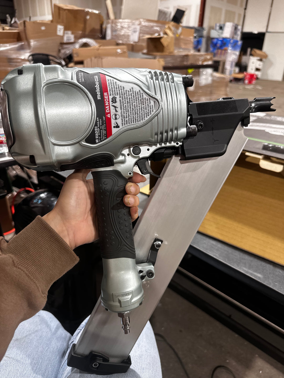 Clavadora neumática de cabeza redonda Metabo HPT de 3-1/2 pulgadas y 21 grados (usada)