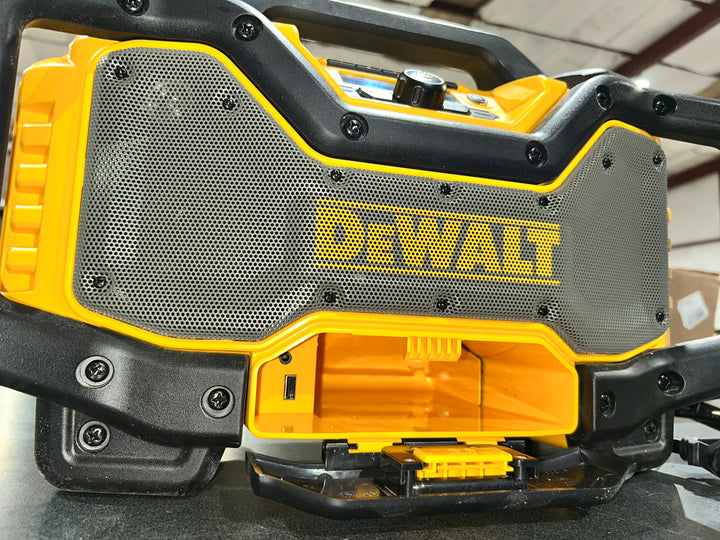 DEWALT 20-volt max Cordless Bluetooth Jobsite radio bluetooth adapter (used)