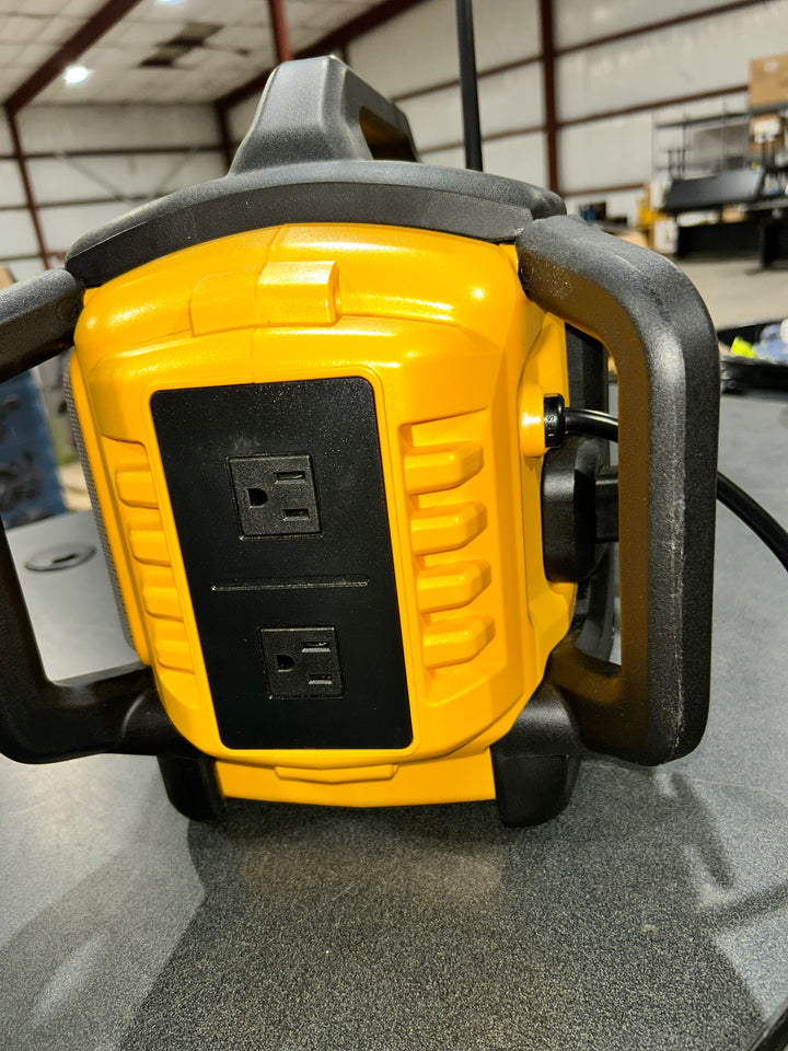 DEWALT 20-volt max Cordless Bluetooth Jobsite radio bluetooth adapter (used)