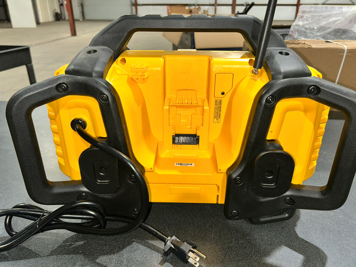 DEWALT 20-volt max Cordless Bluetooth Jobsite radio bluetooth adapter (used)