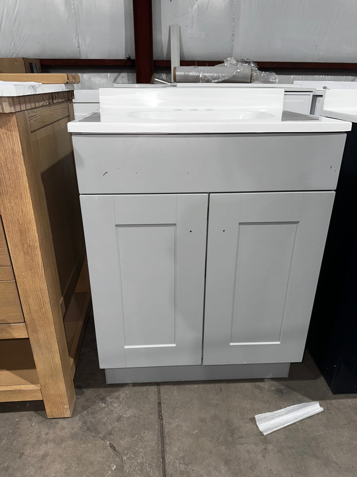 Proyecto Fuente Dover - Tocador de baño de 24 pulgadas con lavabo individual en gris claro y cubierta de mármol cultivado blanco