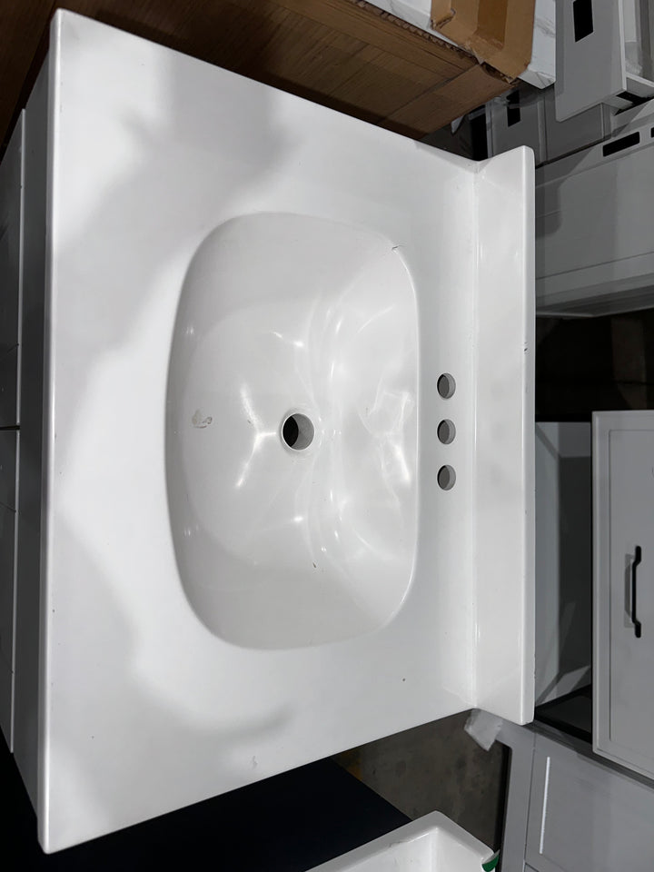 Proyecto Fuente Dover - Tocador de baño de 24 pulgadas con lavabo individual en gris claro y cubierta de mármol cultivado blanco