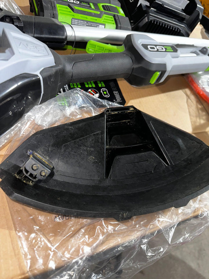 Desbrozadora de hilo a batería de eje dividido de 15 pulgadas y 56 voltios EGO POWERLOAD de 2,5 Ah (batería y cargador incluidos) 