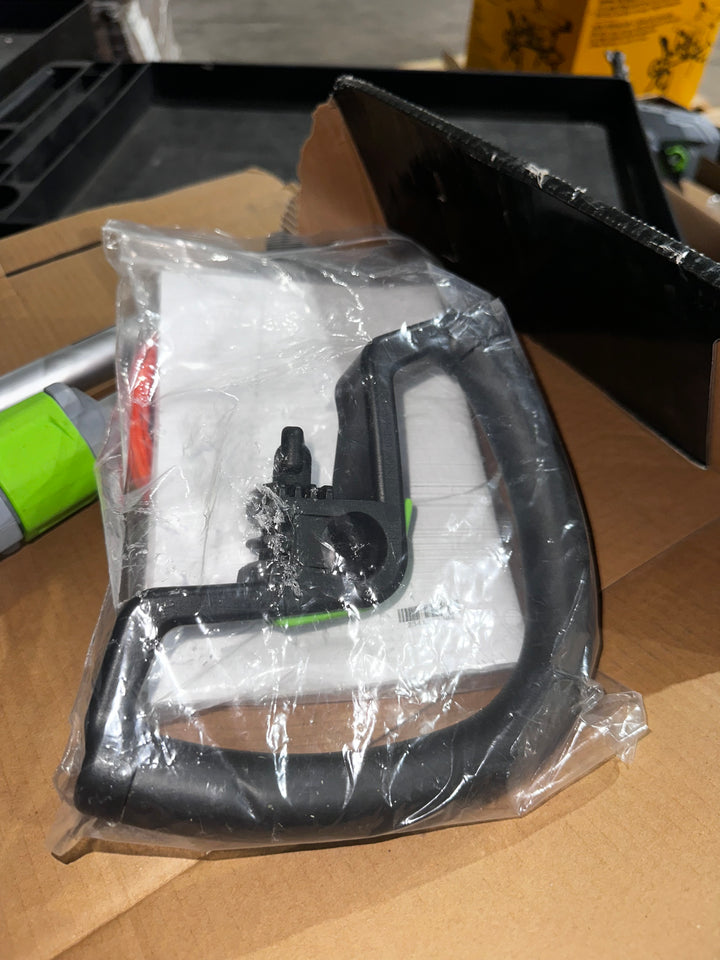 Desbrozadora de hilo a batería de eje dividido de 15 pulgadas y 56 voltios EGO POWERLOAD de 2,5 Ah (batería y cargador incluidos) 