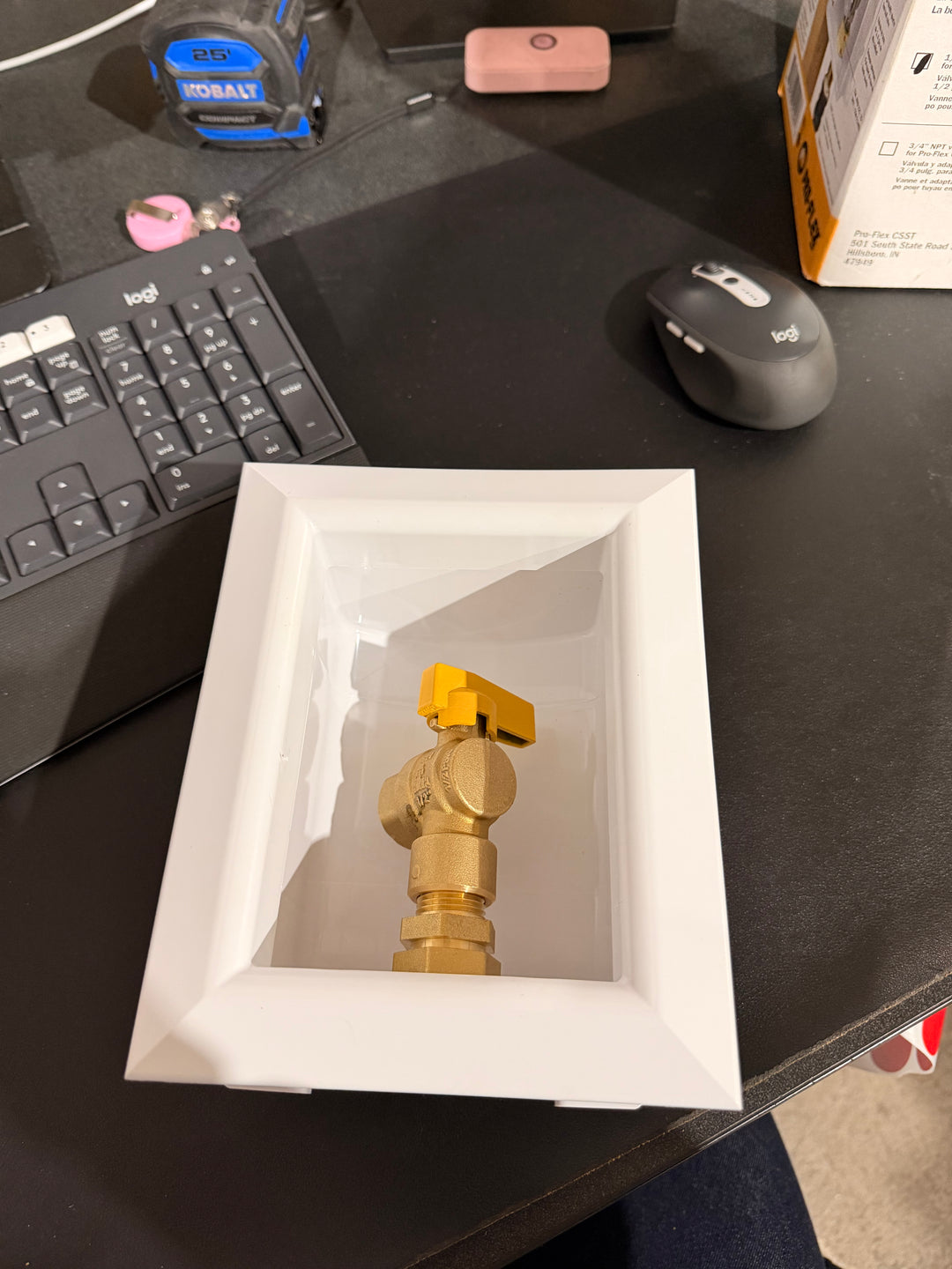 PRO-FLEX Pro-Flex Ox Box Quarter turn ball valve MIP Gas Outlet Box (Used)