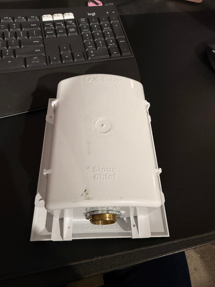 PRO-FLEX Pro-Flex Ox Box Quarter turn ball valve MIP Gas Outlet Box (Used)