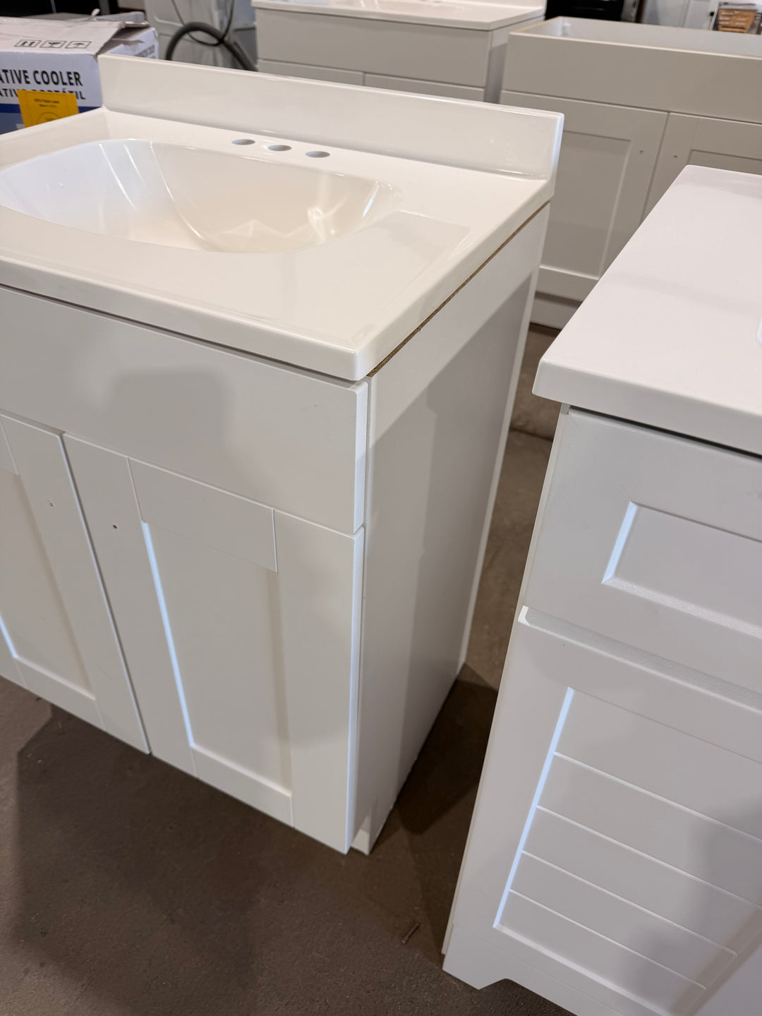 Project Source Dover 24-in True White Single Sink Bathroom Vanity with ...