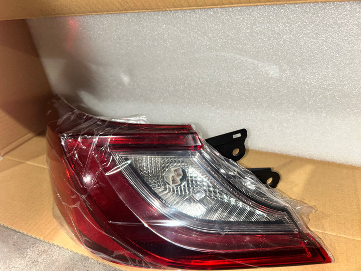Toyota Camry 2025-2026 Outer Tail Light Replacement for Left/Driver Side (open box)