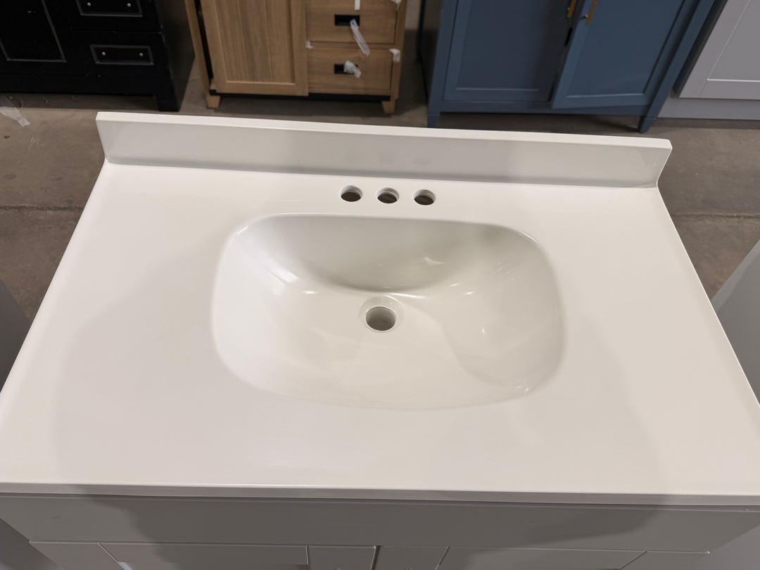 Proyecto Fuente Dover - Tocador de baño de un solo lavabo gris claro de 30 pulgadas con cubierta de mármol cultivado blanco 