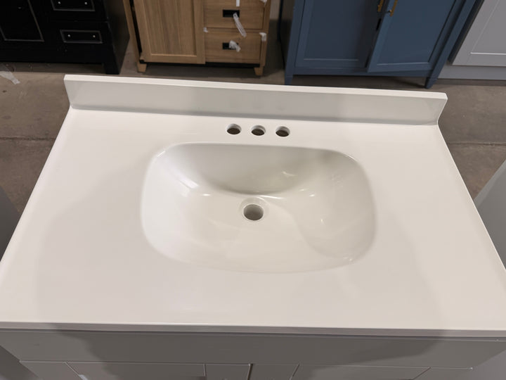 Proyecto Fuente Dover - Tocador de baño de un solo lavabo gris claro de 30 pulgadas con cubierta de mármol cultivado blanco 