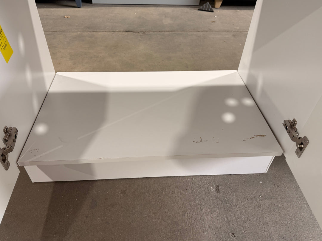 Project Source Dover 30-in True White Single sink Bathroom Vanity with White Cultured marble Top (damaged)