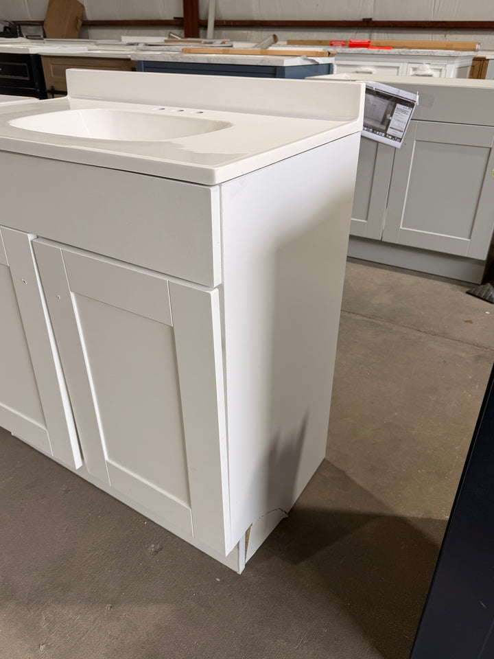 Project Source Dover 30-in True White Single sink Bathroom Vanity with White Cultured marble Top (damaged)