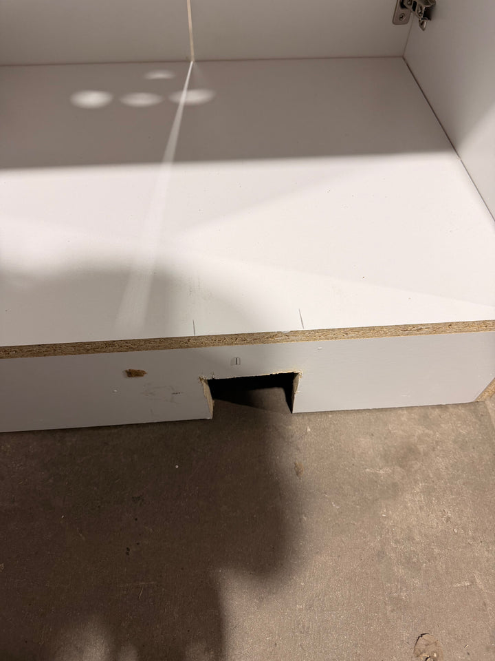 Project Source Dover 24-in True White Single Sink Bathroom Vanity with White Cultured Marble Top (DAMAGED)