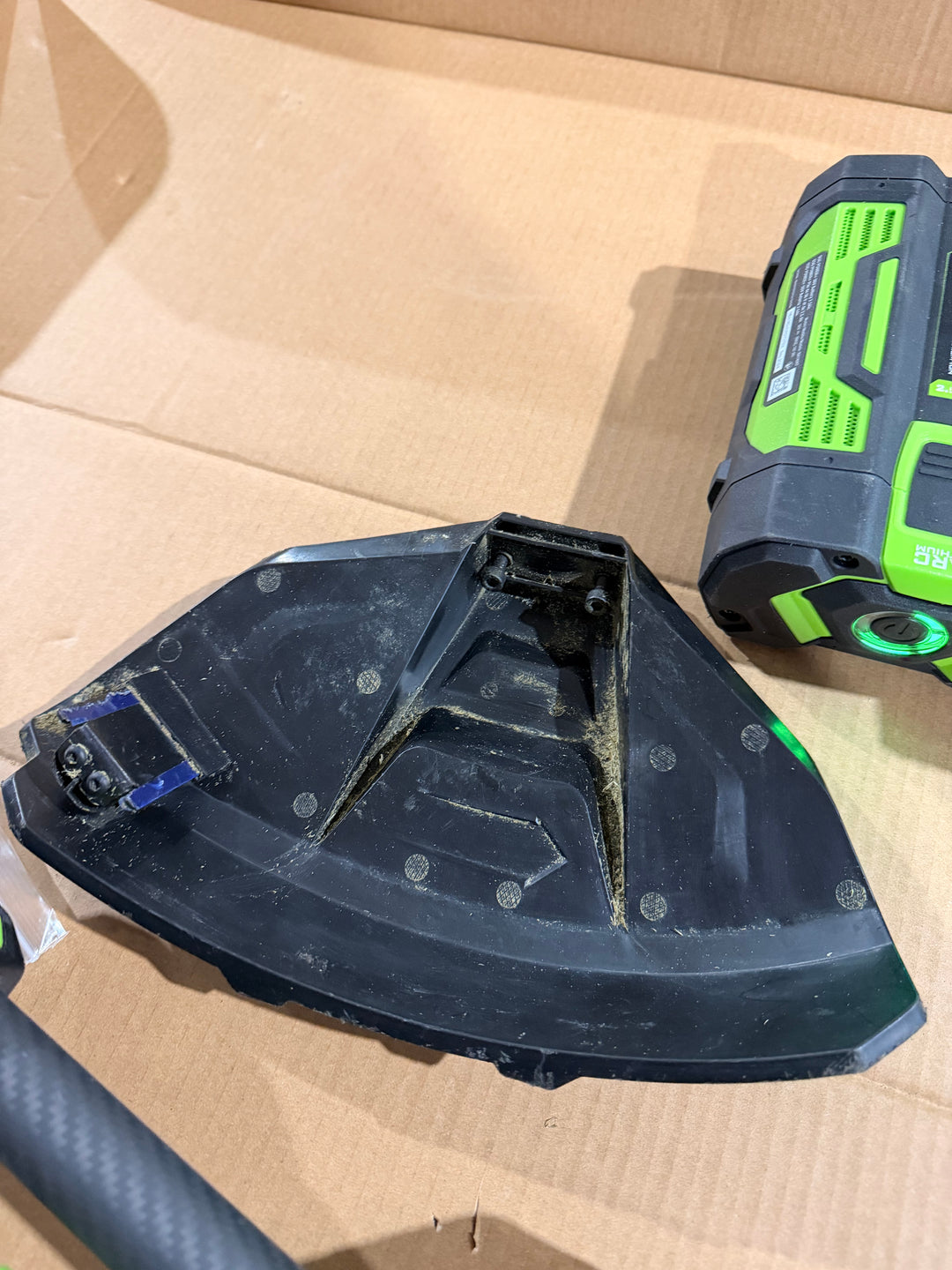 EGO POWER+ POWERLOAD with Carbon Fiber Shaft 56-volt 16-in Telescopic Shaft Battery String Trimmer 2.5 Ah (Battery Included) (Charger Included) (USED)