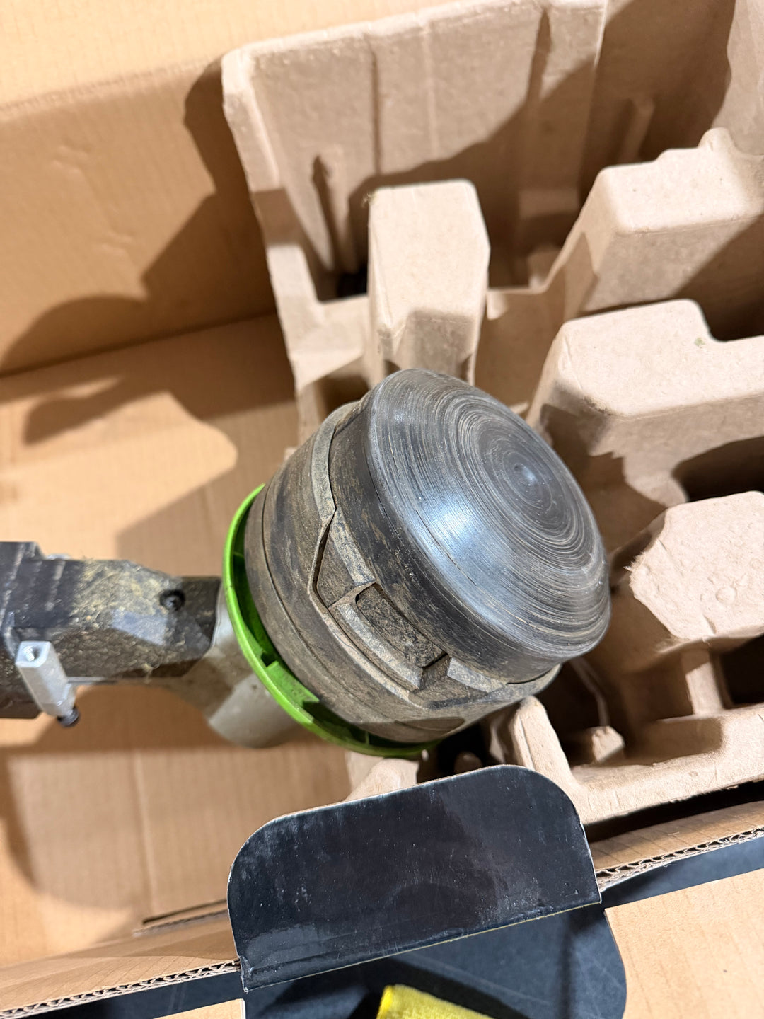 Desbrozadora de hilo a batería EGO POWERLOAD con eje recto de 16 pulgadas y 56 voltios LINE IQ (USADA) (HERRAMIENTA DESNUDA)