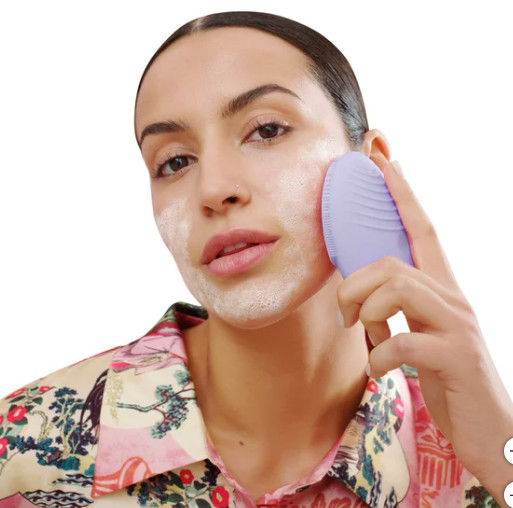 FOREO LUNA 3 Facial Cleansing & Firming Massage Device, + 0.67 fl oz Foaming Cleanser (new)