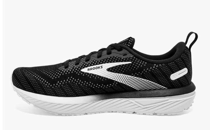Brooks Women's Revel 6 Size 8.5 (new)