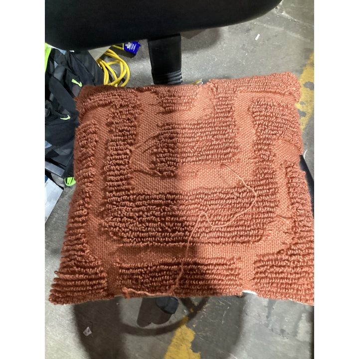 Lot # 1039 Origin2L EQ01S11A-9C8 Outdoor Decor $20.00