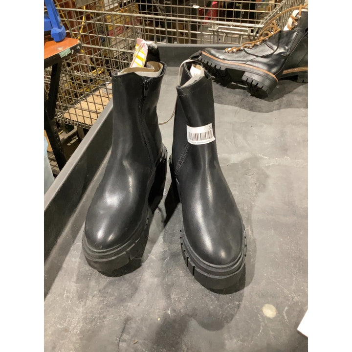 Lot # 252 Wild Fable Chelsea Boots $28.00