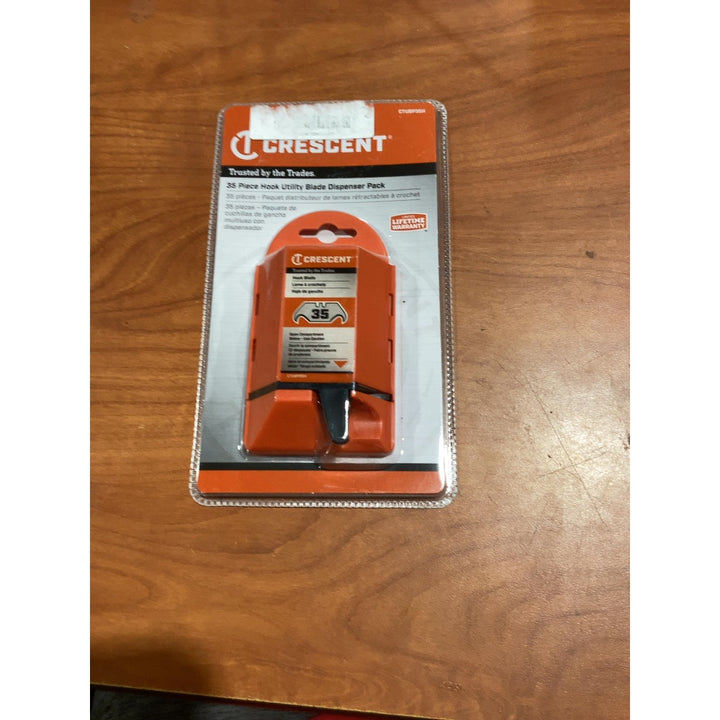 Lot # 1073 Crescent 35 Piece Hook Utility Blade Pack - $25