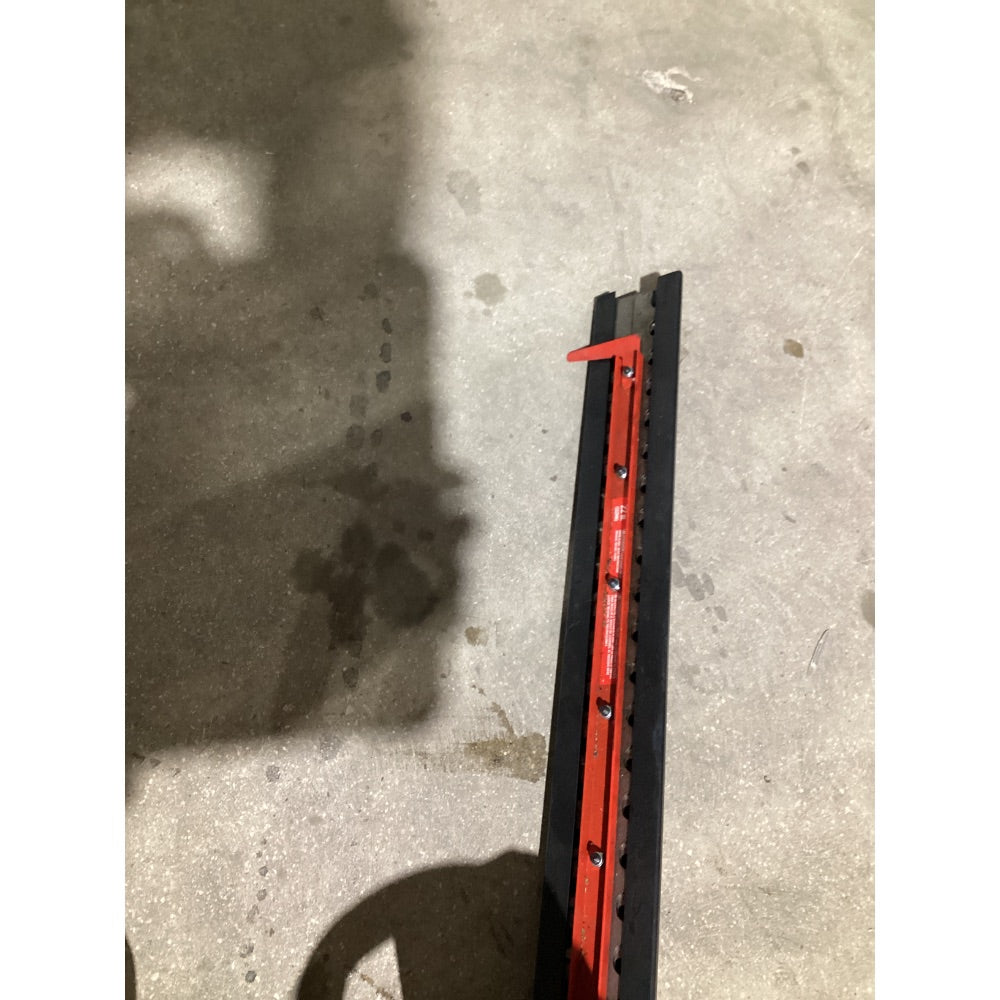 Lot # 1447 CRAFTSMAN CMHTS8022 Electric Hedge Trimmer, 22-inch Blade, 3.8 Amp, Red and Black