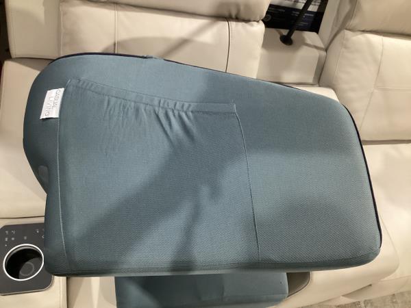 Lot # 2134 Reading Desk with Removable Cover $32