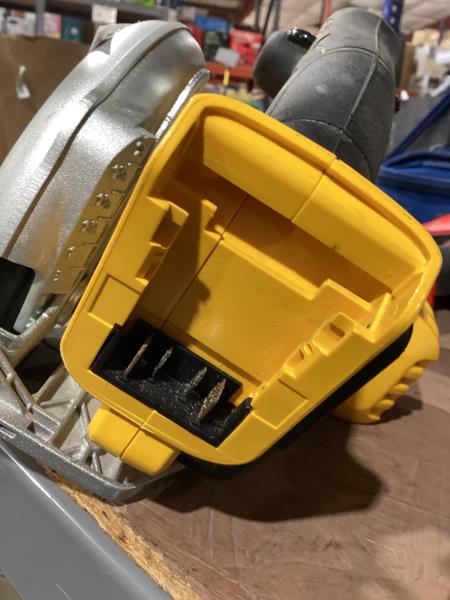 Lot # 146 DEWALT 20V Max 6-1/2in Cordless Circular Saw $159