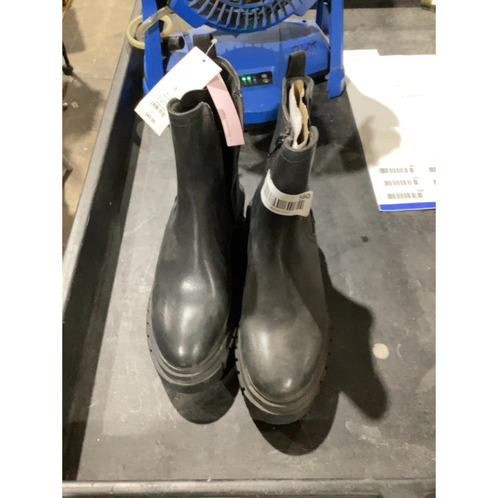 Lot # 560 Sterling Chelsea Boots $40