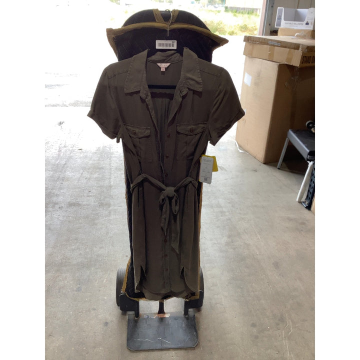 Lot # 967 Teddi Rose Dress $23.00