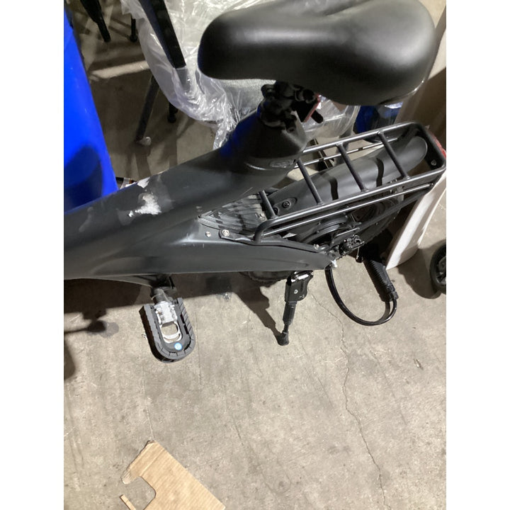 Lot # 2471 Jetson Bolt Folding Electric Ride-On Bike $409