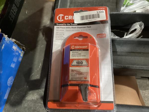 Lot # 1223 Crescent Utility Razor Blades 100-Pk $11.97