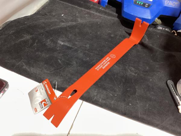 Lot # 235 Crescent Flat Pry Bar 15"