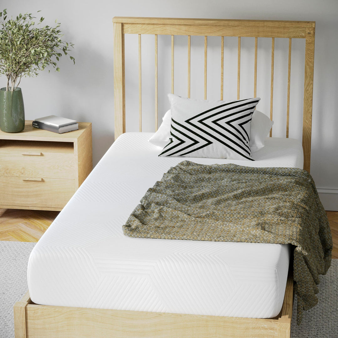 Lot # 1647 Flash Furniture Mattress $152.13