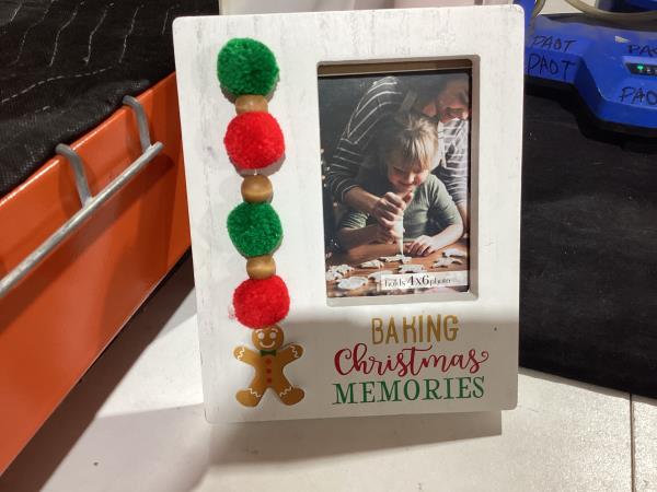 Lot # 67 Baking Christmas Memories 4" X 6" Picture Frame