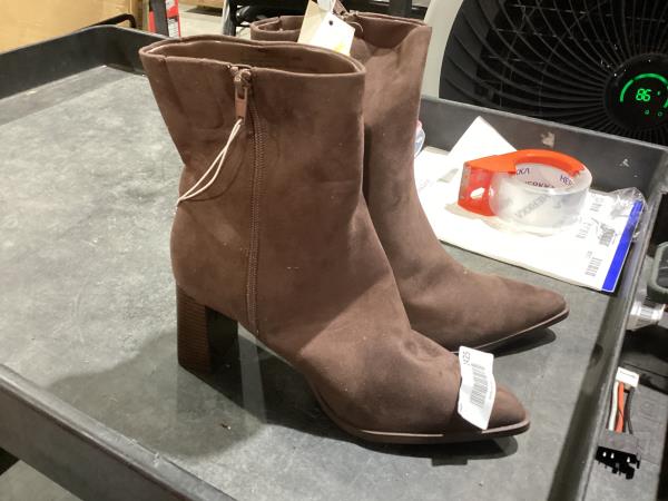 Lot # 1425 Women's Thora Dress Boots Brown 11 $28