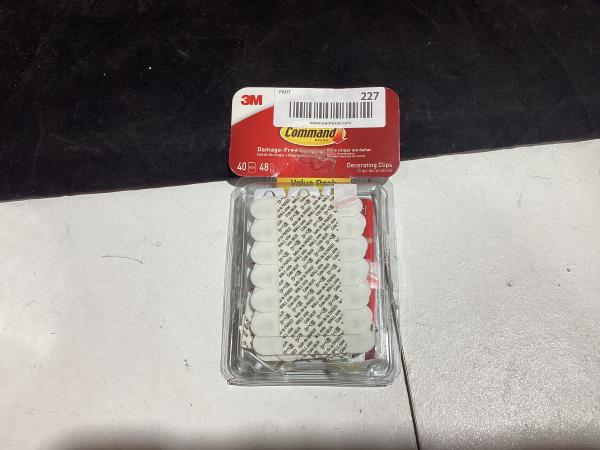 Lot # 227 Command Decorating 40 Clips and 48 Command Strips