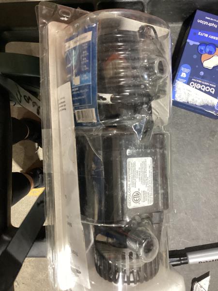 Lot # 974 800 GPH Pond and Water Feature Pump $89