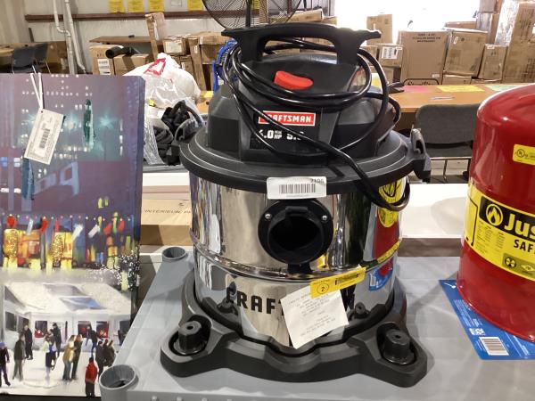 Lot # 2196 CRAFTSMAN CMXEVBE17925 5 Gallon 5.0 Peak HP Wet/Dry Wall Vac $157