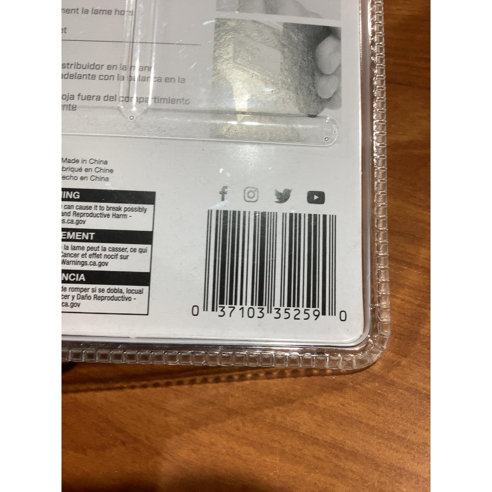 Lot # 1073 Crescent 35 Piece Hook Utility Blade Pack - $25