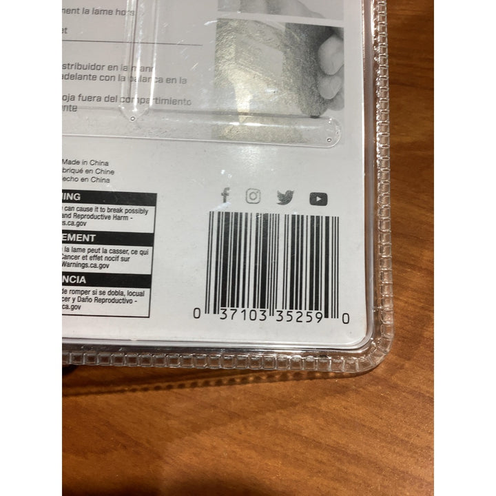 Lot # 1073 Crescent 35 Piece Hook Utility Blade Pack - $25