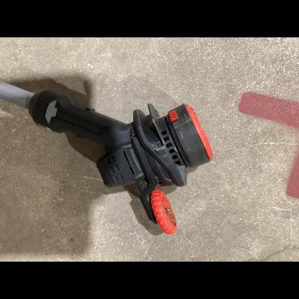 Lot # 1433 CRAFTSMAN Red Cordless String Trimmer Model 55 $70