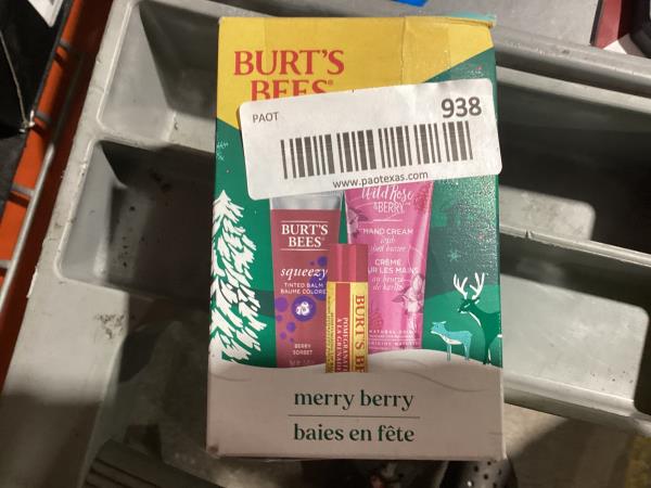 Lot # 938 Burts Bees Kissable Color Warm Gift Berry