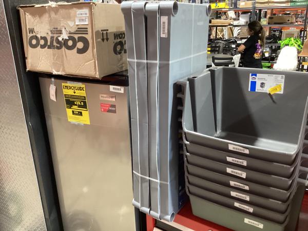Lot # 2236 Blue Hawk Plastic 4-Tier Utility Shelving $40
