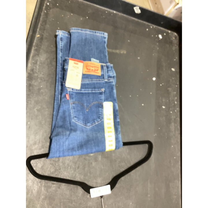 Lot # 978 Levis Jeans Size 628 $35