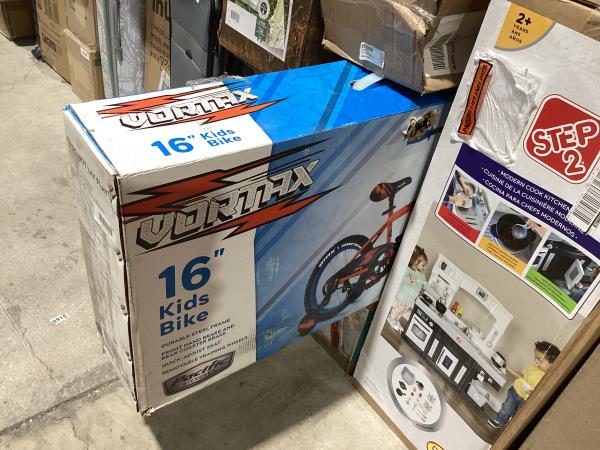 Lot # 1556 Pacific Cycle 16-Inch Vortax Boys' Bike $110